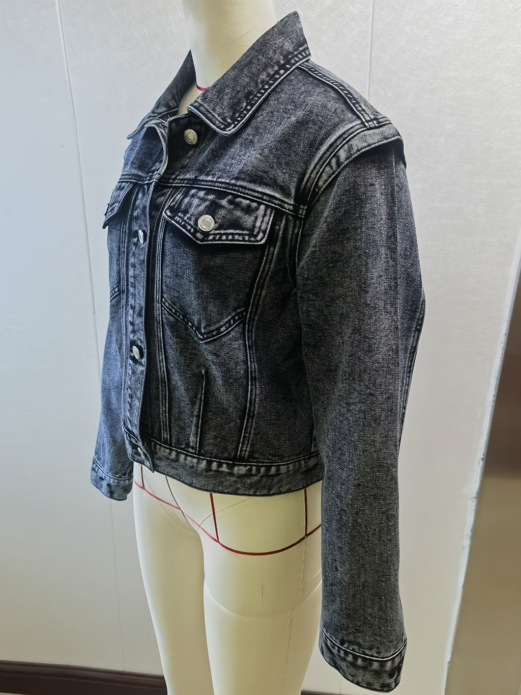 Women's Cropped Denim Jacket with Flap Pockets