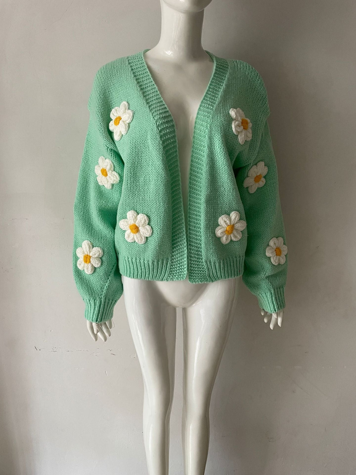 Women's Daisy Applique Ribbed Knit Cropped Cardigan