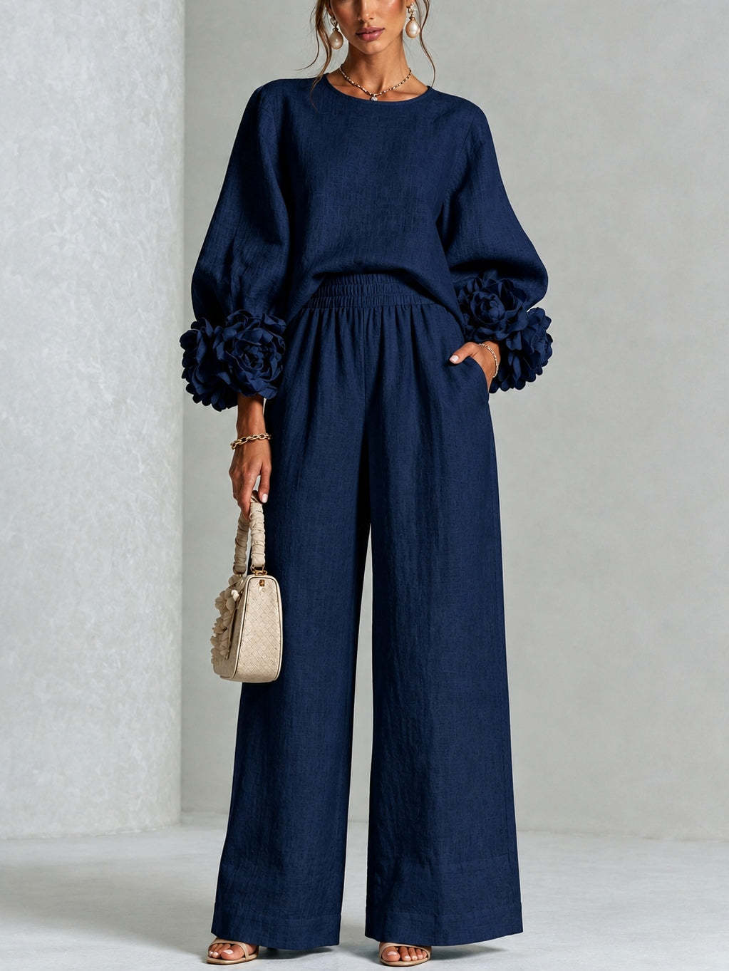 Women's two-piece set with round-neck top, rosette cuffs and wide-leg trousers