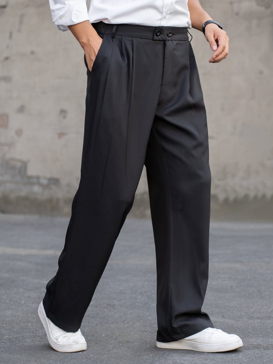 Pantalon plissé à jambes larges avec ceinture à double bouton