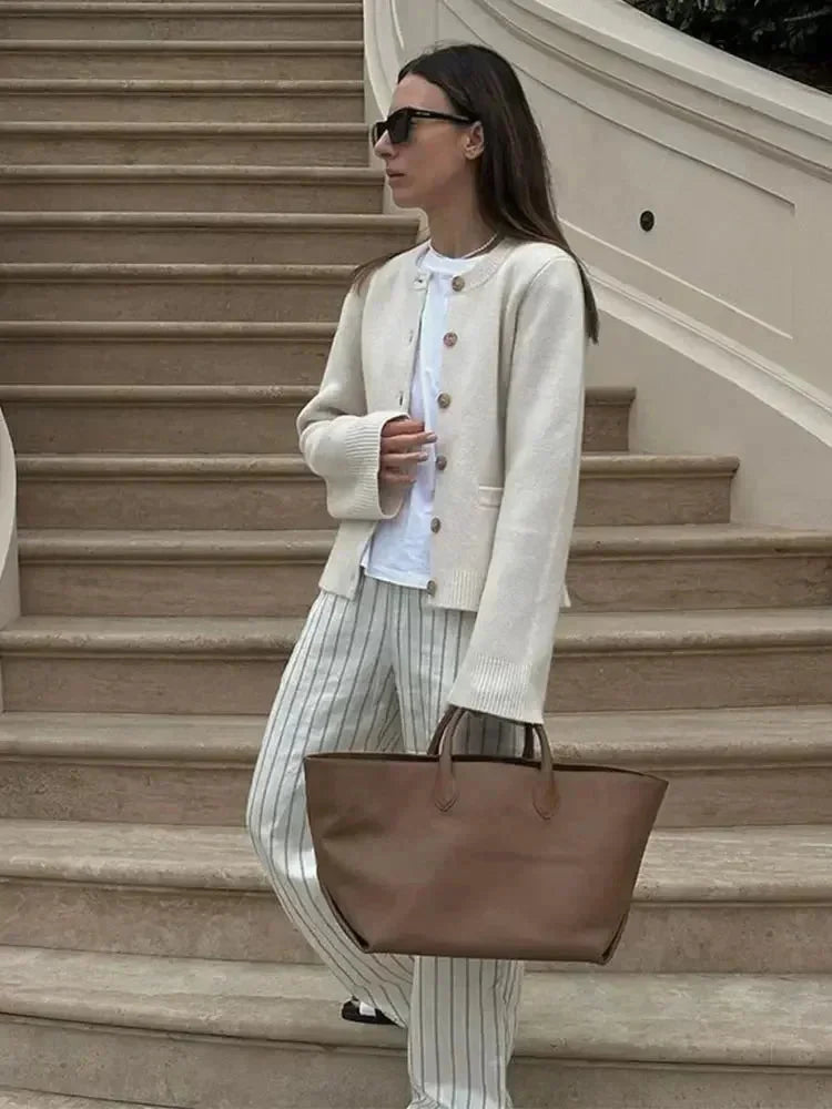 Cardigan en maille ajusté pour femme, boutonné, avec poches à rabat