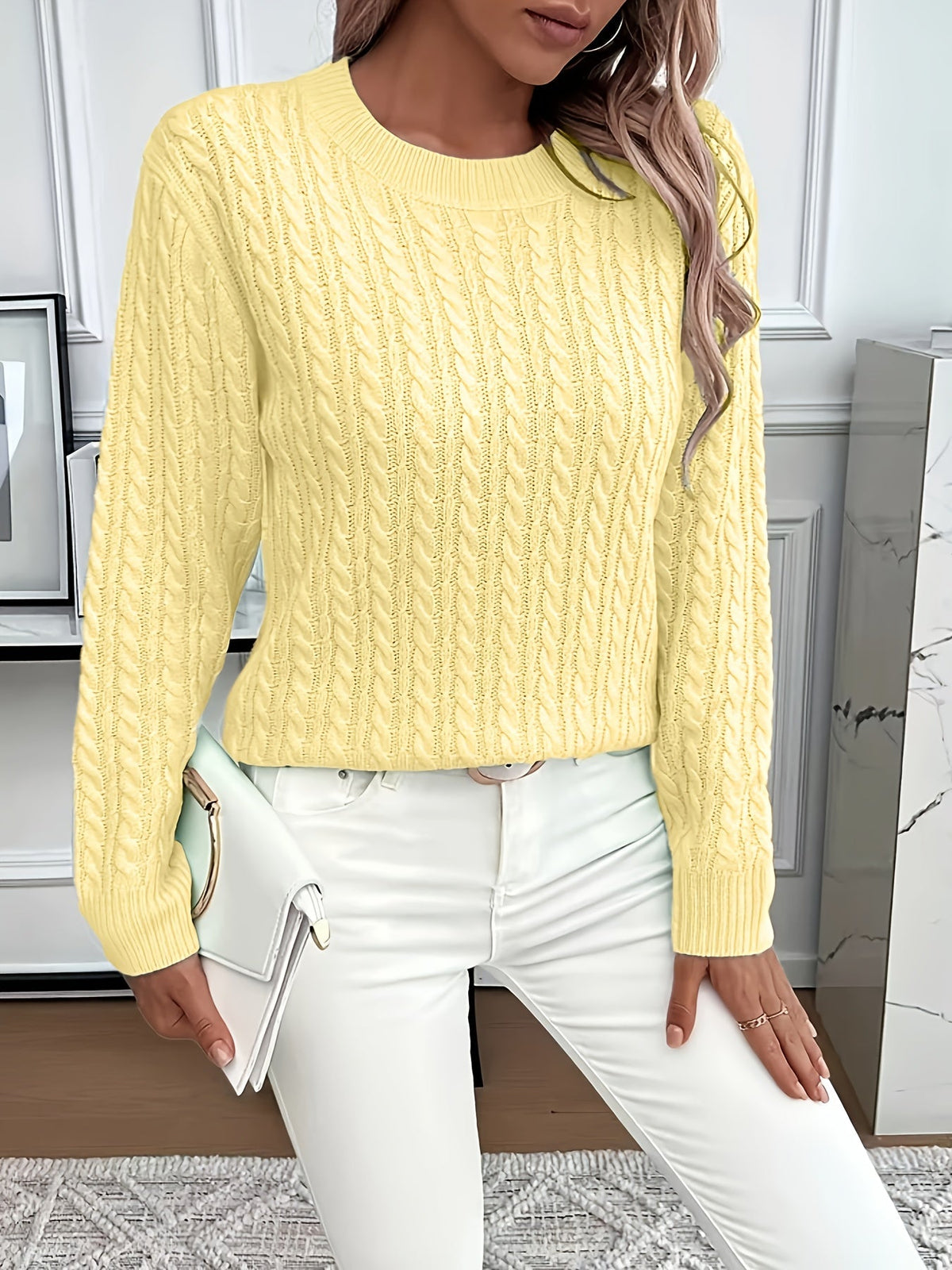 Pull classique pour femme en maille torsadée, à col montant