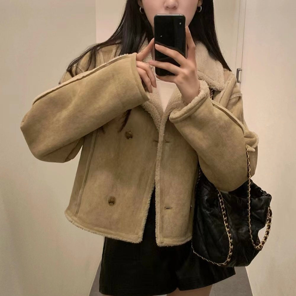 Women's cropped double-breasted jacket with plush trim, wide collar and long sleeves
