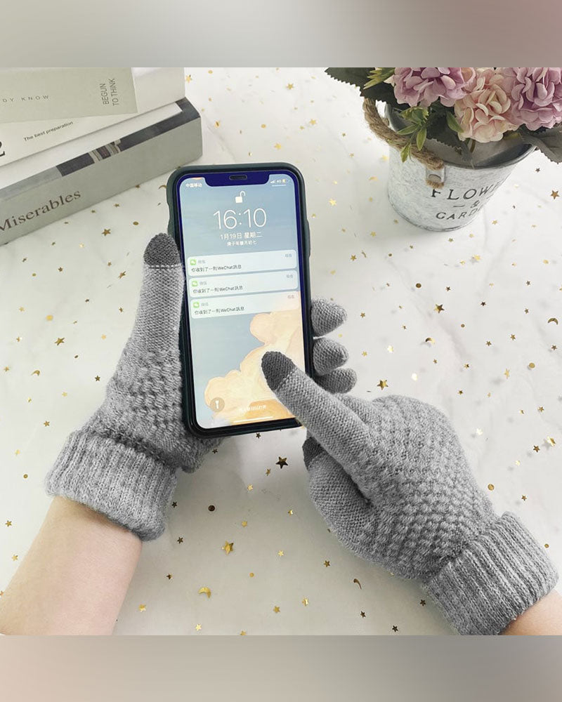 Women's textured knit gloves with ribbed cuffs and touchscreen fingertips