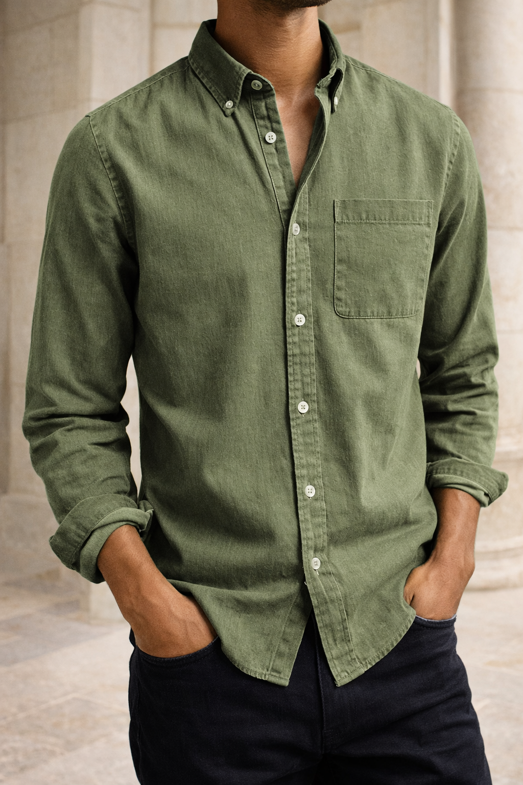 Chemise en coton à manches longues avec col boutonné