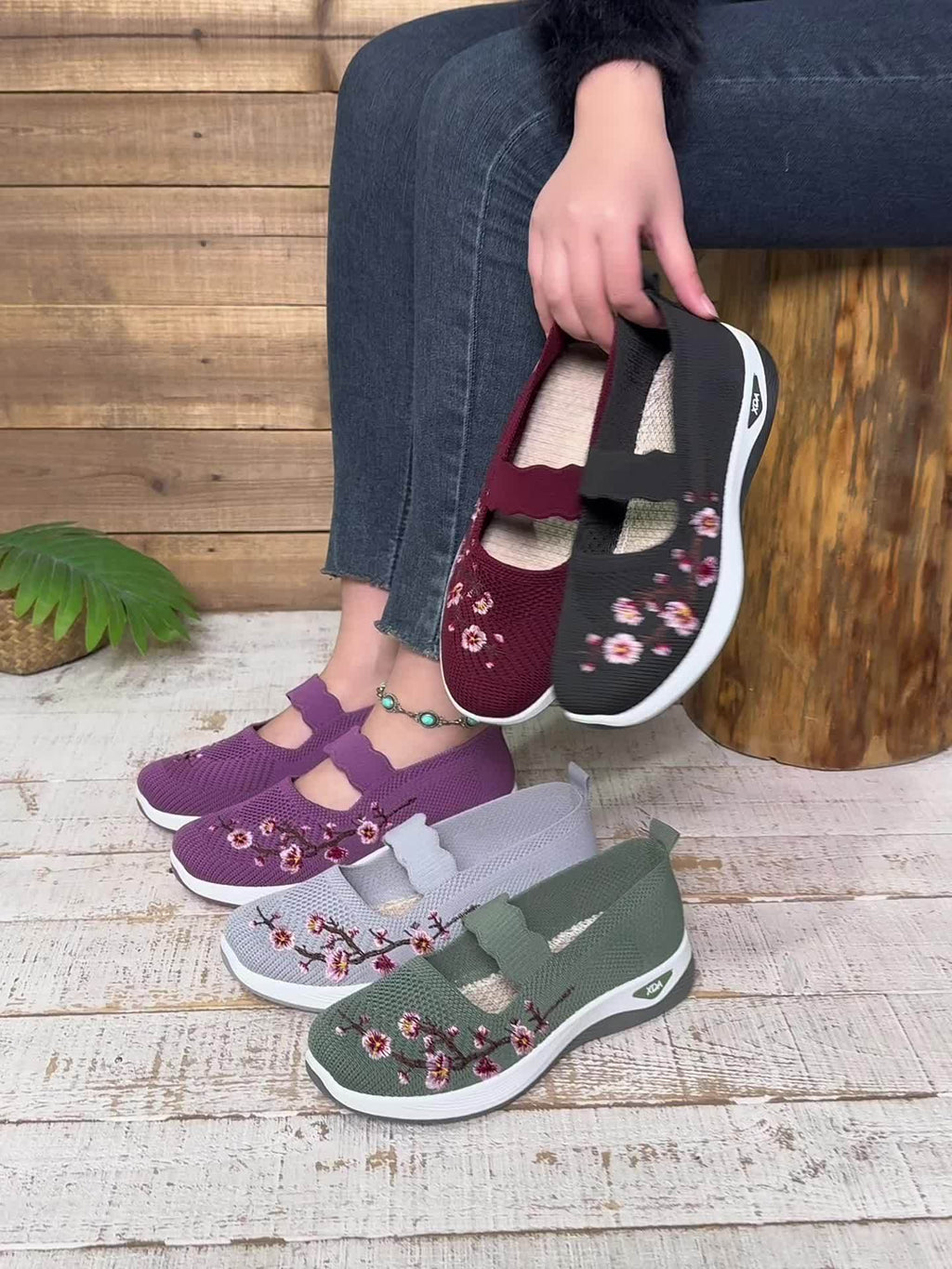 Baskets à plateforme style babies en maille brodée de motifs floraux