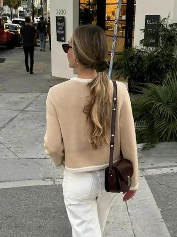 Veste en tweed courte pour femme, à liserés contrastants et boutonnée