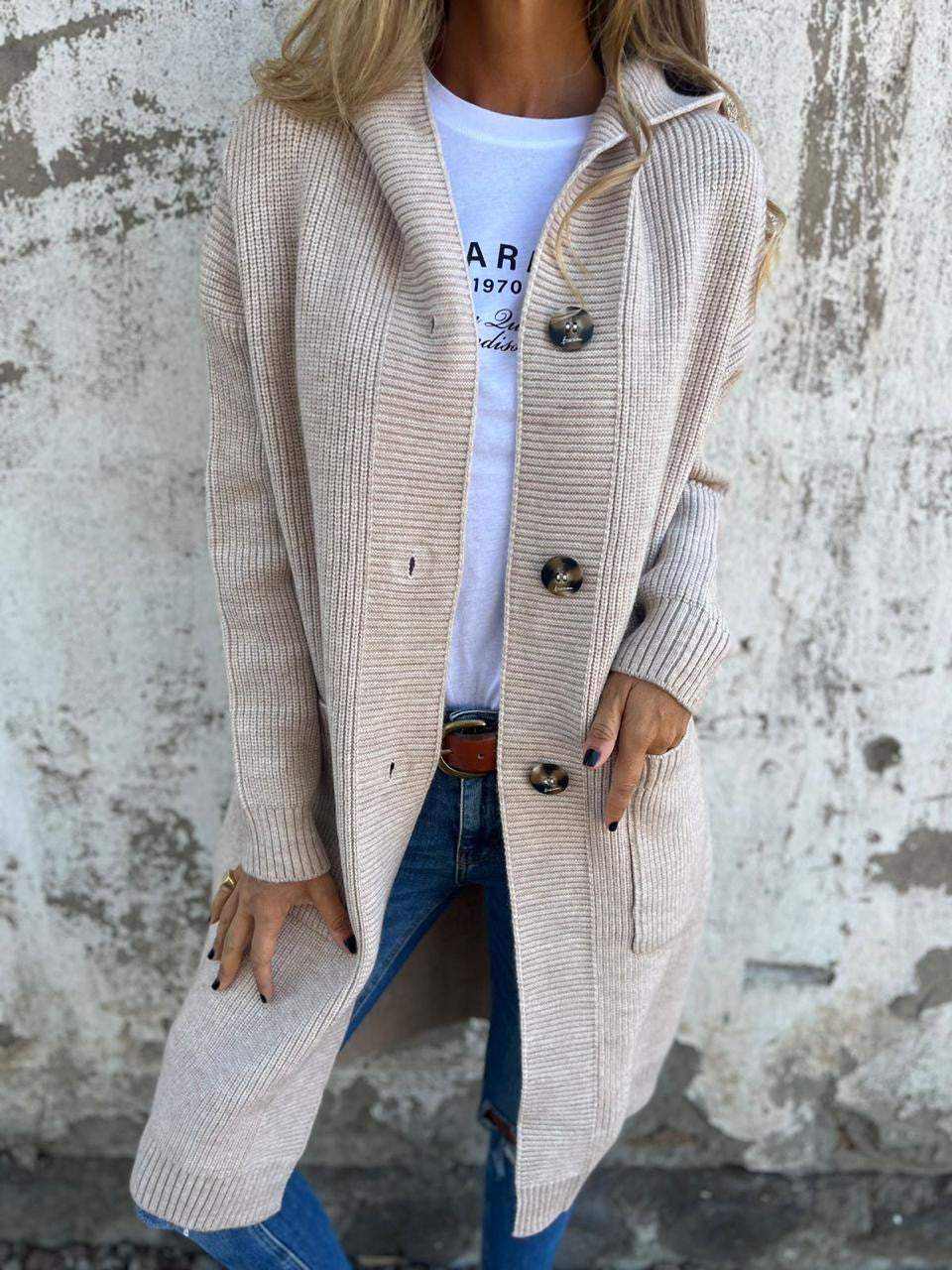 Gilet long boutonné en maille côtelée à capuche
