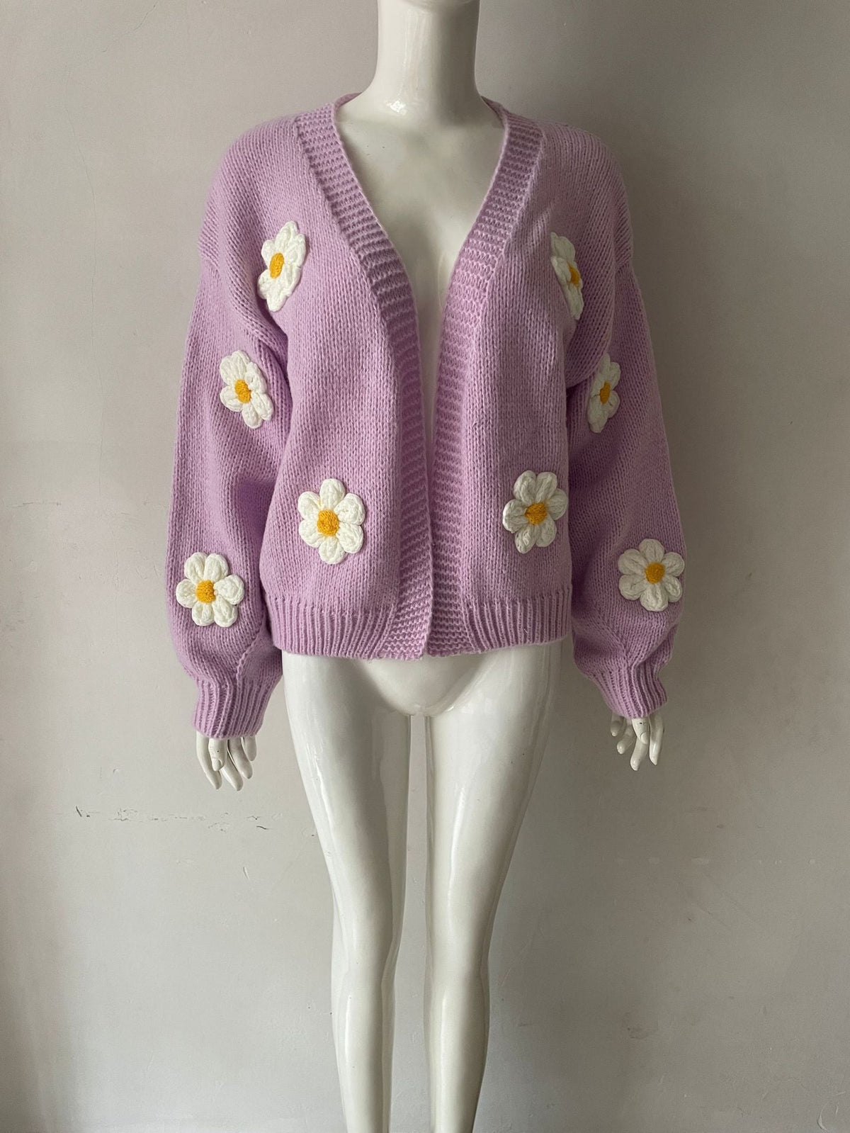 Women's Daisy Applique Ribbed Knit Cropped Cardigan