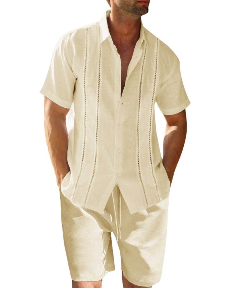 Ensemble deux pièces en lin composé d’une chemise à manches courtes et d’un short