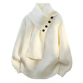 Pull pour femme à col écharpe asymétrique et détails boutonnés