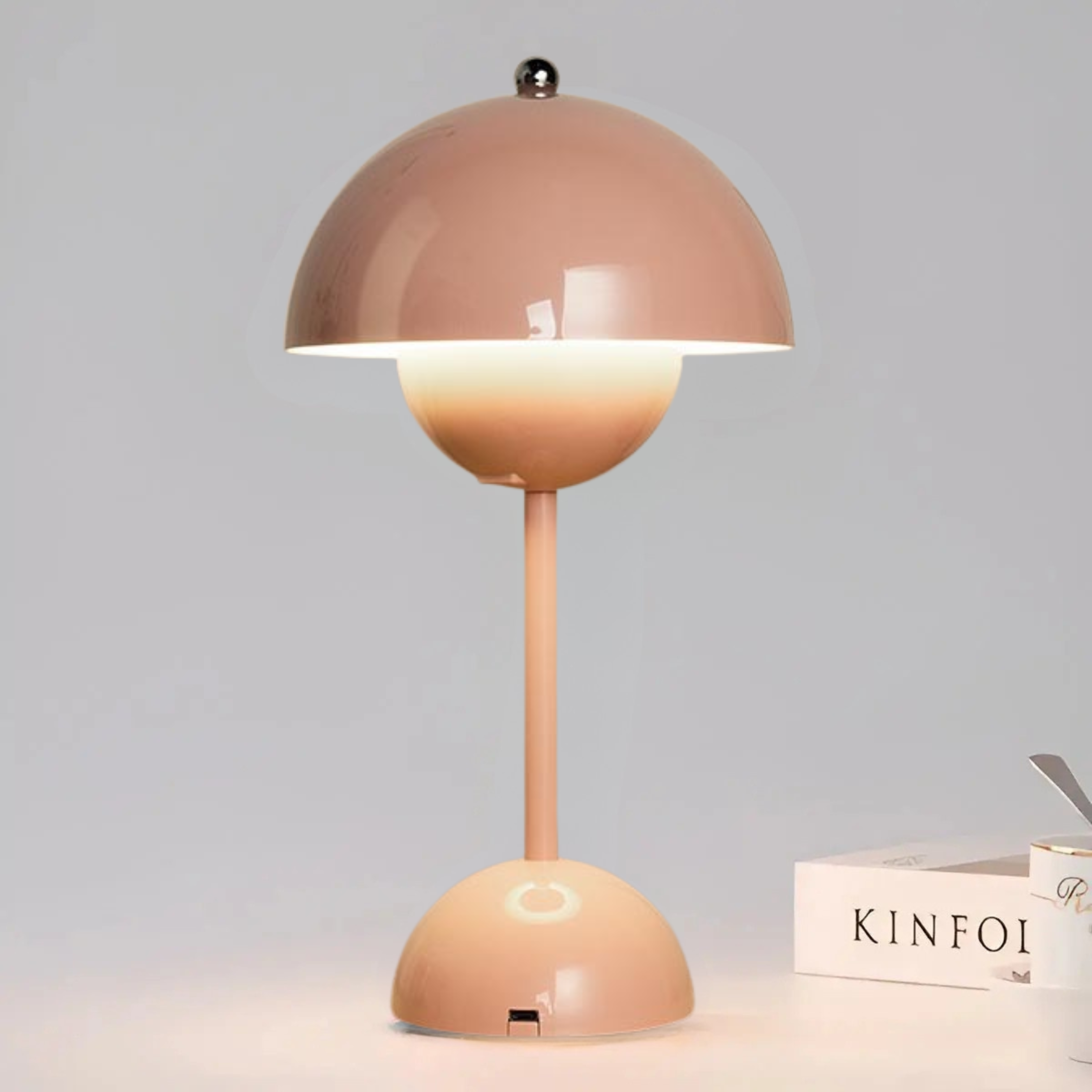 Lampe de table à abat-jour en forme de dôme
