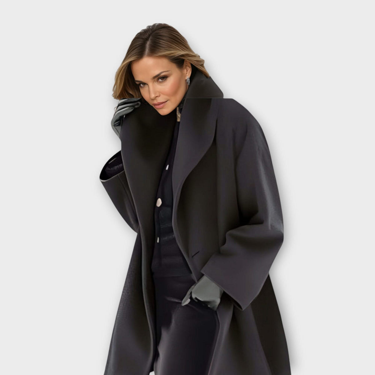 Women's open front coat with wide lapels and long sleeves
