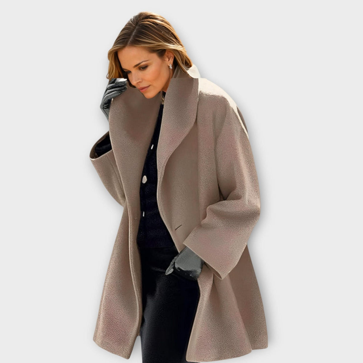 Women's open front coat with wide lapels and long sleeves