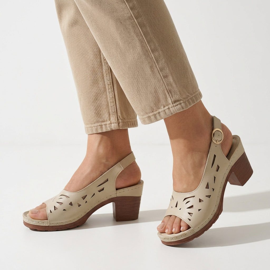 Sandales slingback ajourées à bout ouvert et talon carré