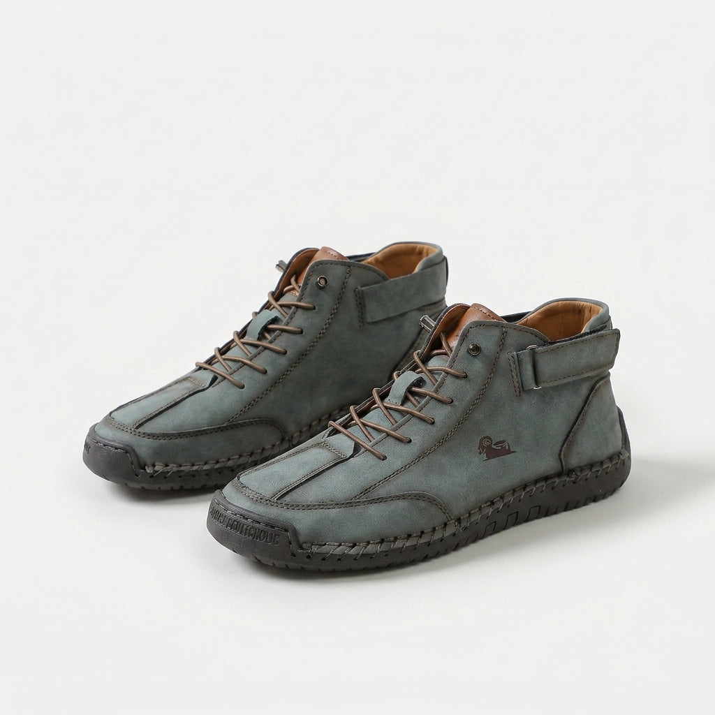 Women's ankle-high lace-up sneakers with rounded toes, ankle straps and contrast soles