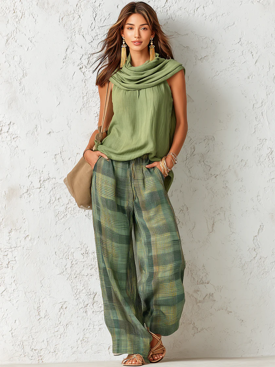 Ensemble composé d’un haut sans manches à col drapé et d’un pantalon à jambes larges à carreaux