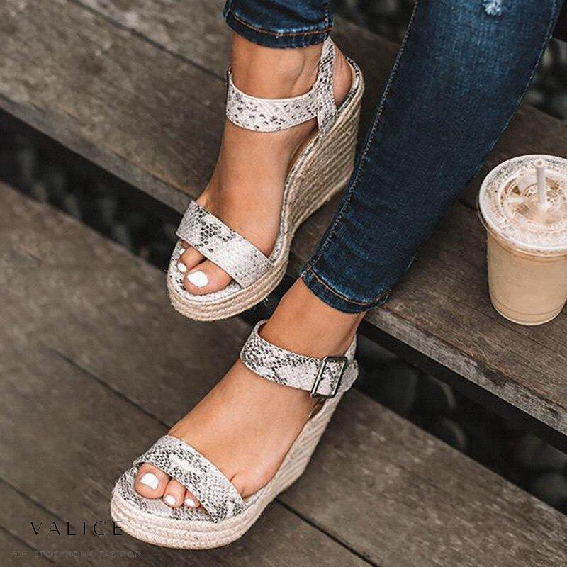 Sandales compensées espadrilles avec bride à la cheville et boucle