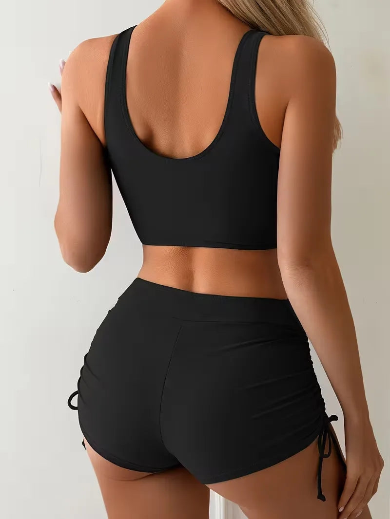 Ensemble bikini avec dos nageur croisé, fronces et shorty garçonne