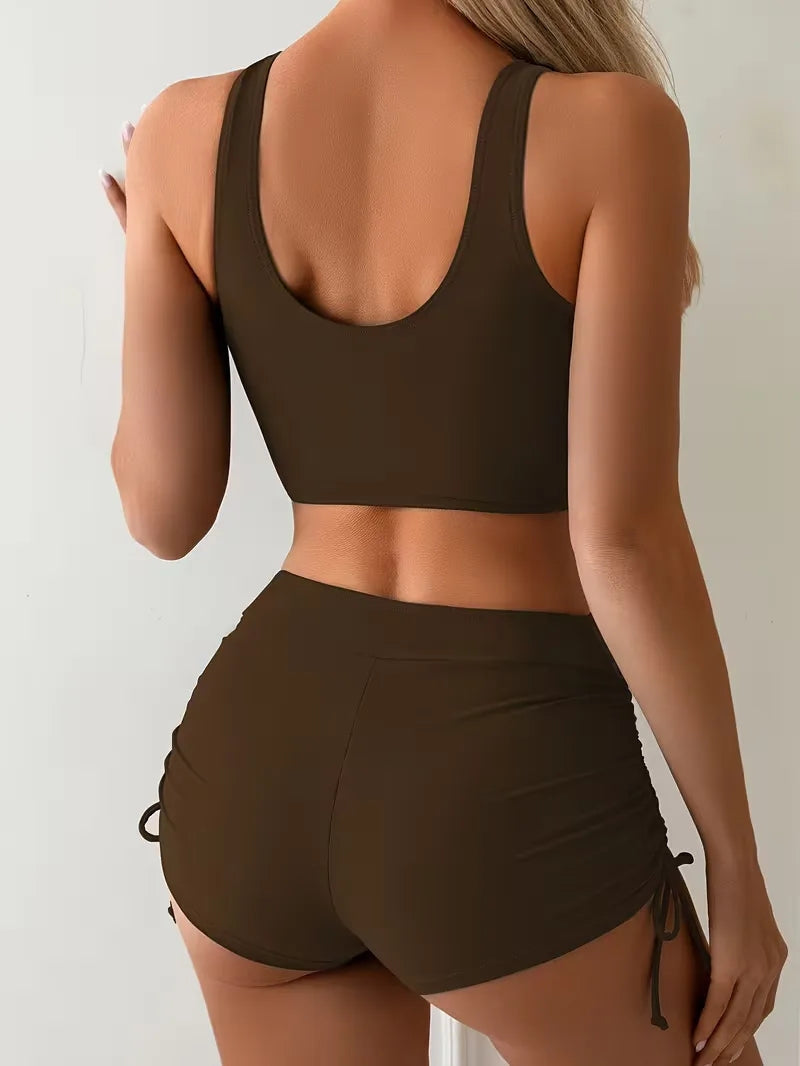 Ensemble bikini avec dos nageur croisé, fronces et shorty garçonne