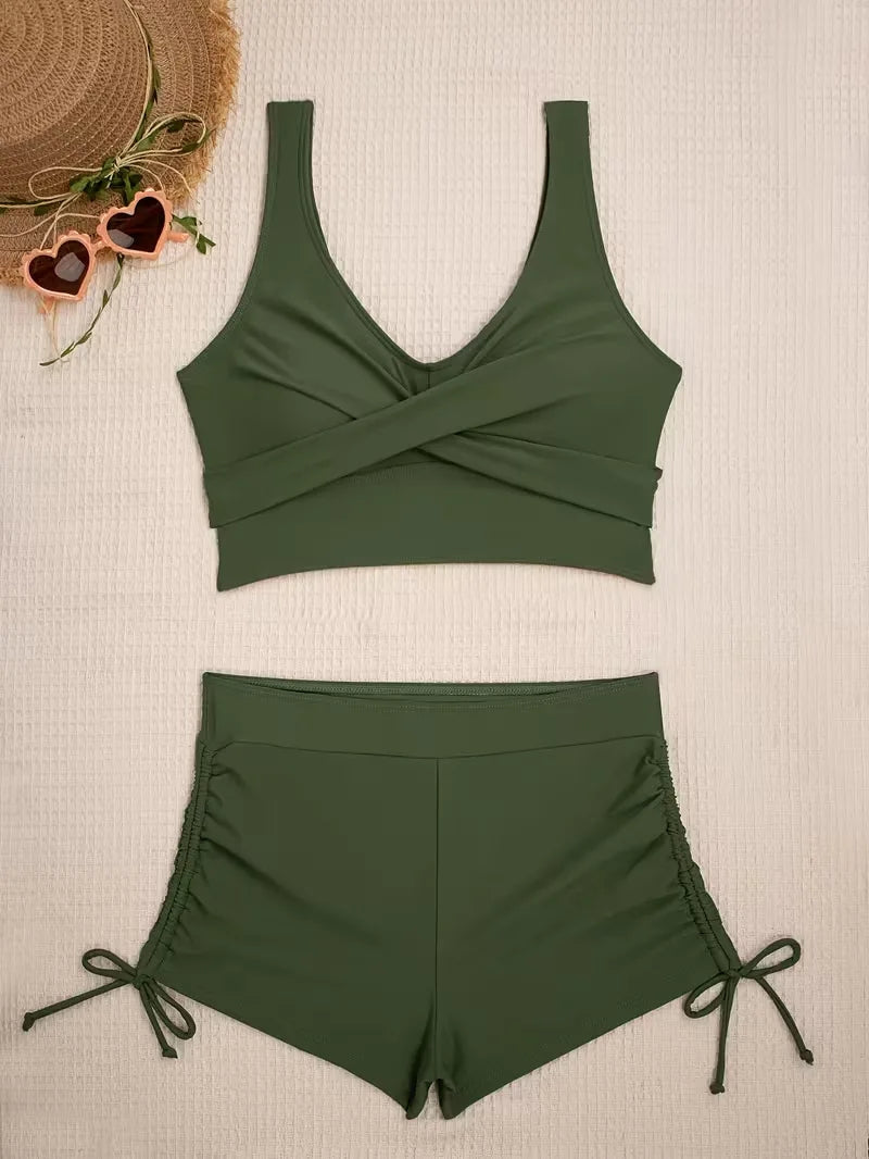Ensemble bikini avec dos nageur croisé, fronces et shorty garçonne