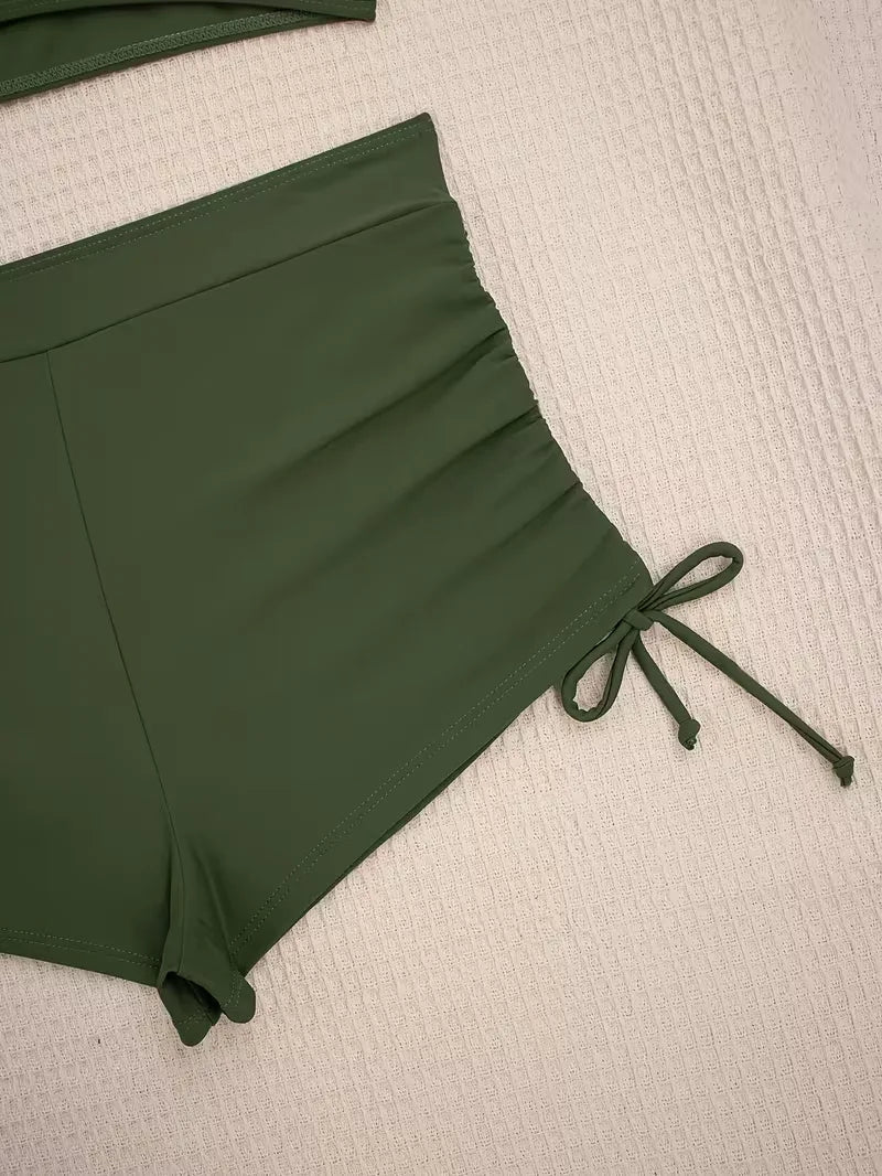 Ensemble bikini avec dos nageur croisé, fronces et shorty garçonne