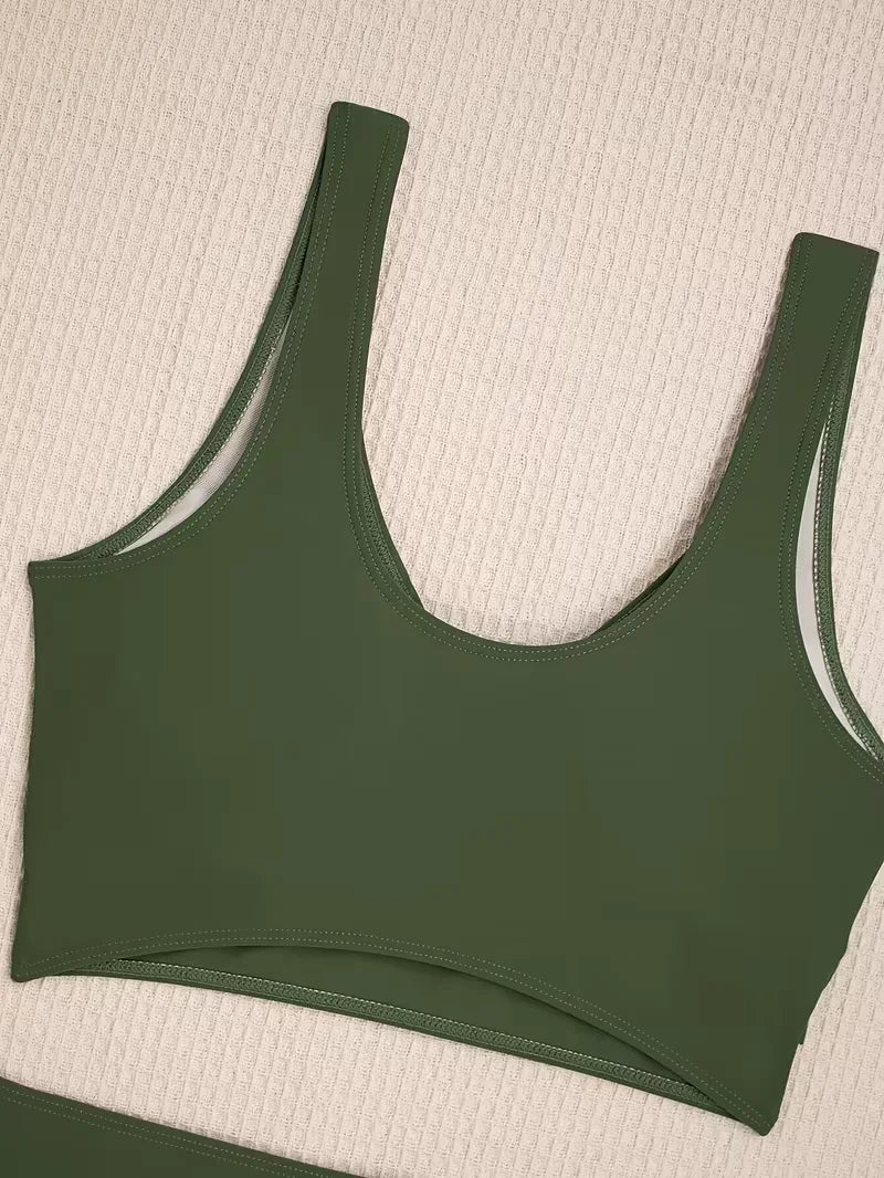 Ensemble bikini avec dos nageur croisé, fronces et shorty garçonne