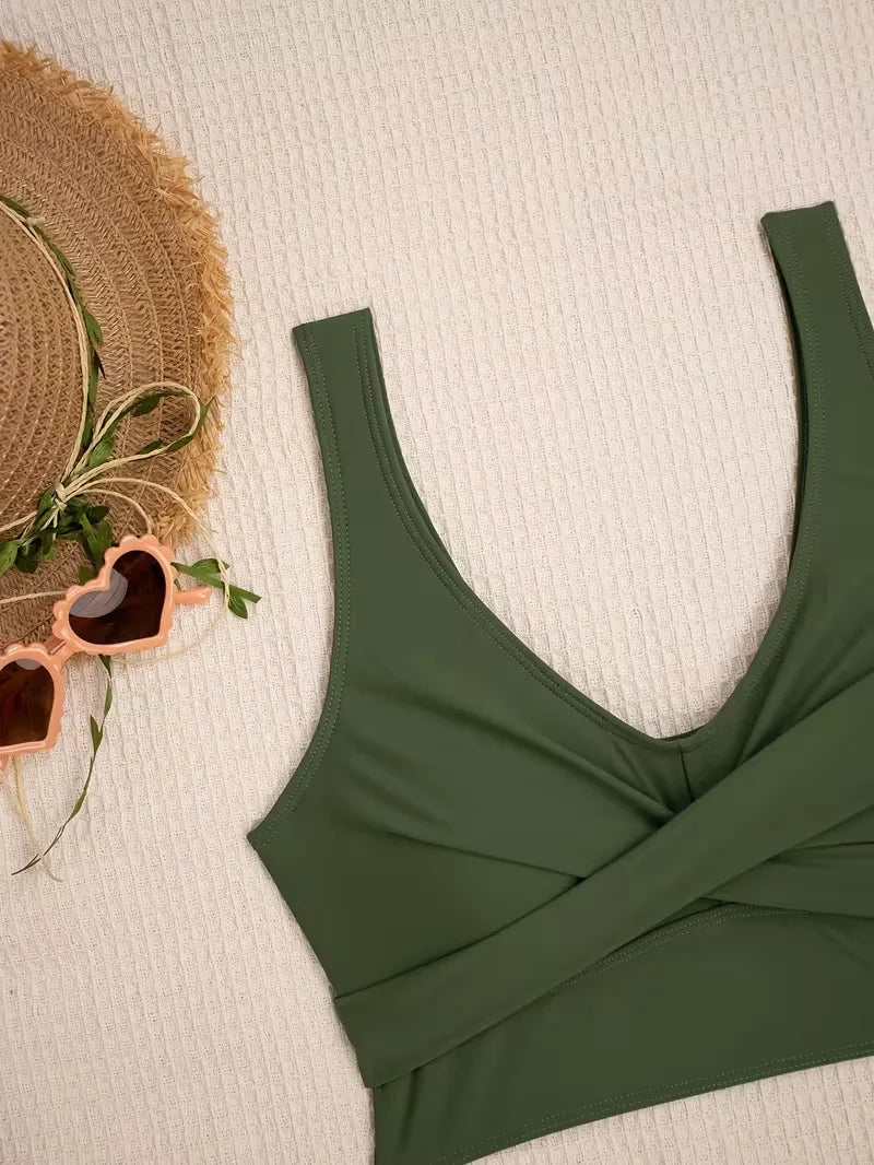 Ensemble bikini avec dos nageur croisé, fronces et shorty garçonne