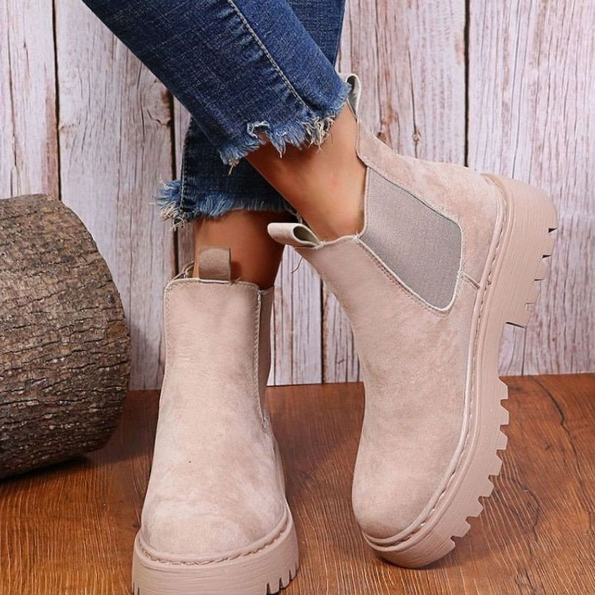 Women's Chelsea ankle boots with elastic side panels and chunky lug soles