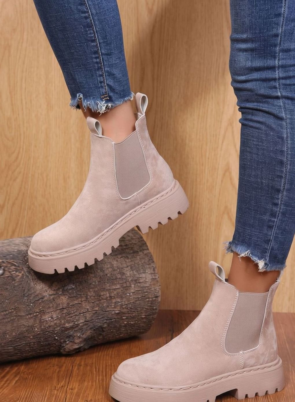 Women's Chelsea ankle boots with elastic side panels and chunky lug soles