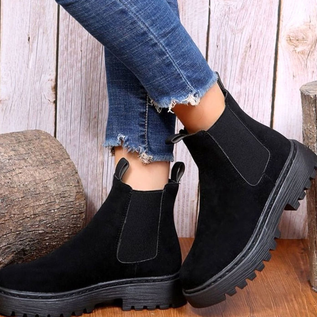 Women's Chelsea ankle boots with elastic side panels and chunky lug soles