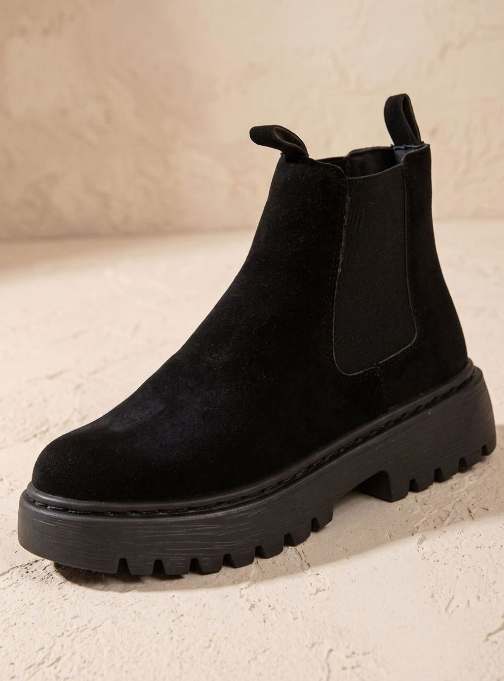 Women's Chelsea ankle boots with elastic side panels and chunky lug soles