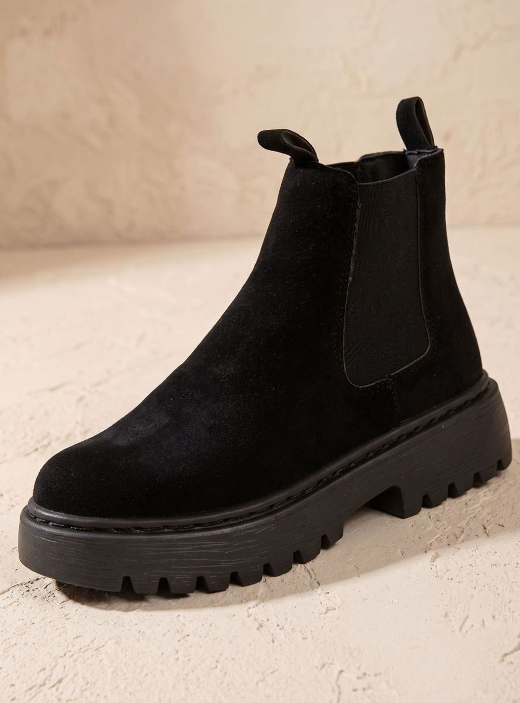 Women's Chelsea ankle boots with elastic side panels and chunky lug soles