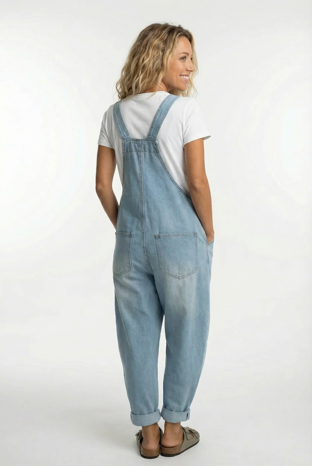Salopette en denim pour femme, boutonnée sur le devant, avec poches