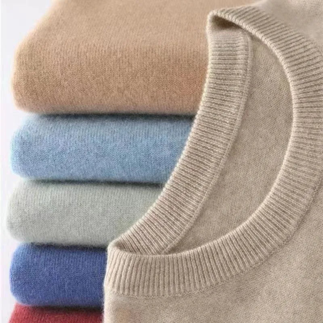 Men's solid crew neck knit pullover sweater with long sleeves and ribbed cuffs