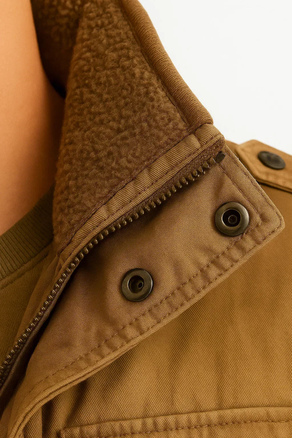 Men's utility field jacket with stand collar, long sleeves and multiple flap pockets