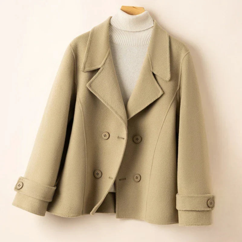 Women's short double-breasted coat with notch lapels, long sleeves and buttoned cuff tabs