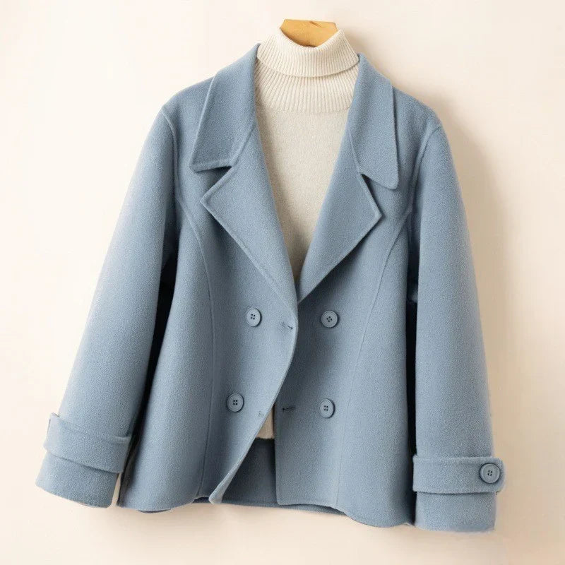 Women's short double-breasted coat with notch lapels, long sleeves and buttoned cuff tabs