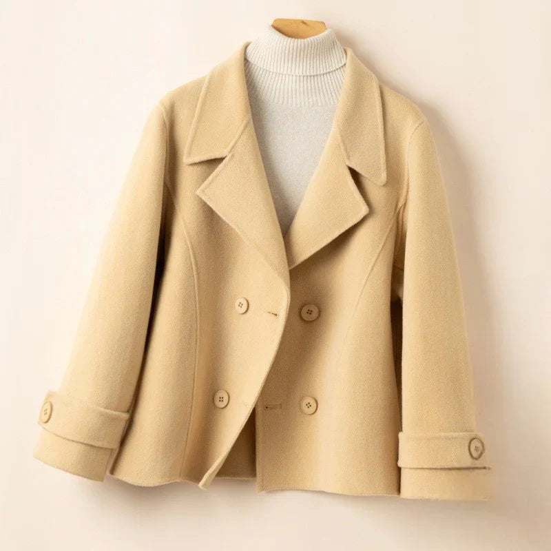 Women's short double-breasted coat with notch lapels, long sleeves and buttoned cuff tabs