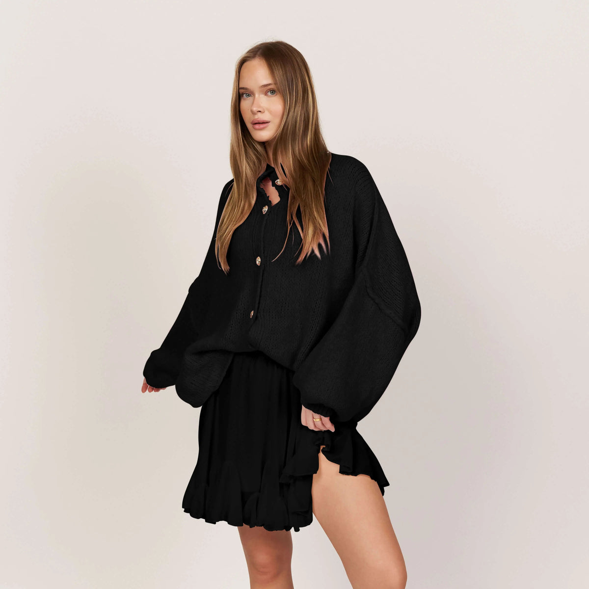 Women's oversized chunky knit cardigan with long sleeves and gold-tone buttons
